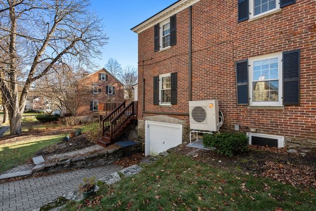 134 Richmond Ave, Worcester, MA 01602