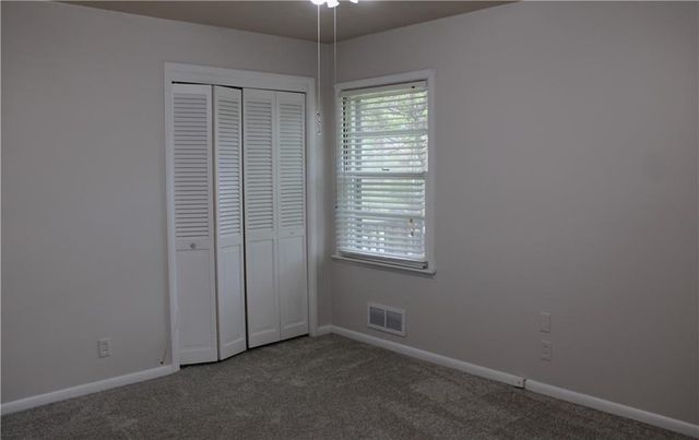 6800 W 76th Terrace, Overland Park, KS 66204