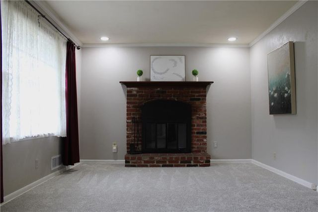 6800 W 76th Terrace, Overland Park, KS 66204