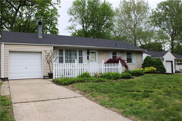 6800 W 76th Terrace, Overland Park, KS 66204