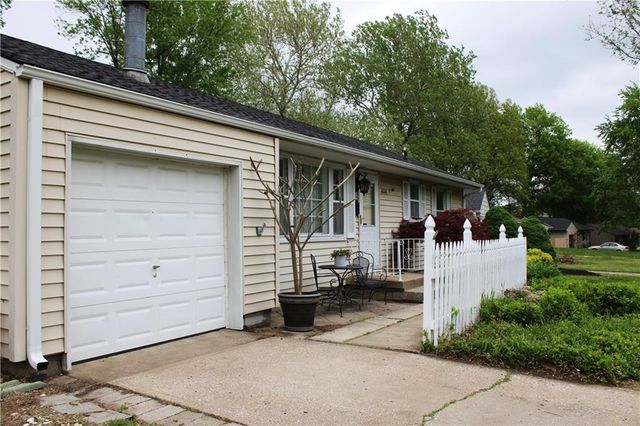 6800 W 76th Terrace, Overland Park, KS 66204