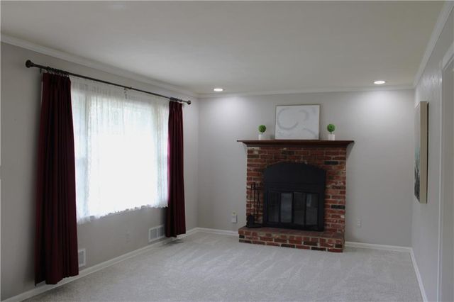 6800 W 76th Terrace, Overland Park, KS 66204