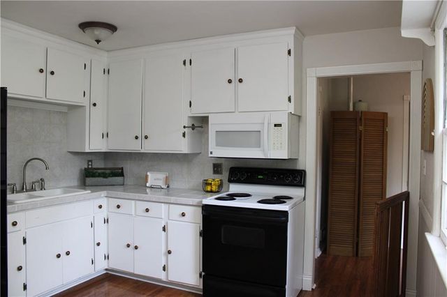 6800 W 76th Terrace, Overland Park, KS 66204