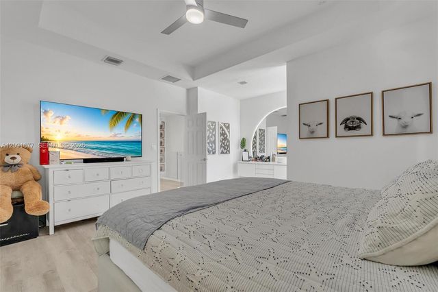 3309 W 91st Terrace, Hialeah, FL 33018