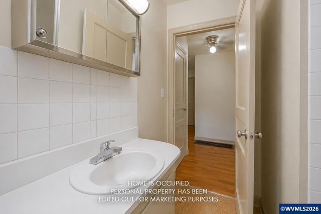 926 11th Av SW, Albany, OR 97321