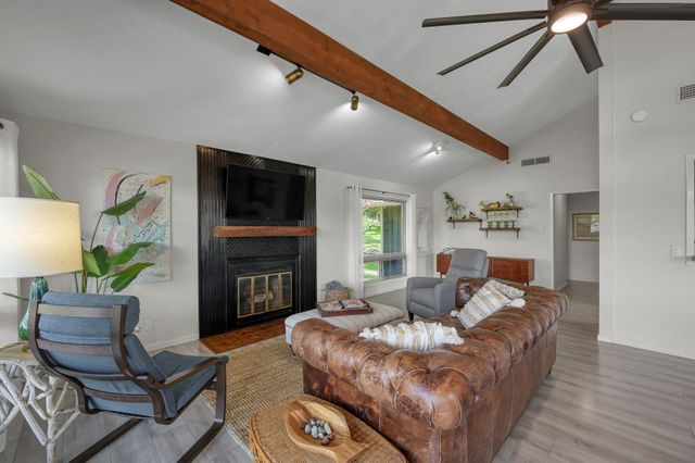 71 Edgewater Way, Point Blank, TX 77364
