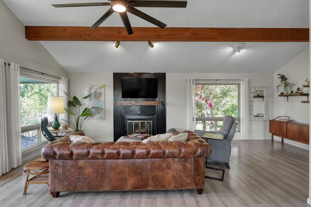 71 Edgewater Way, Point Blank, TX 77364