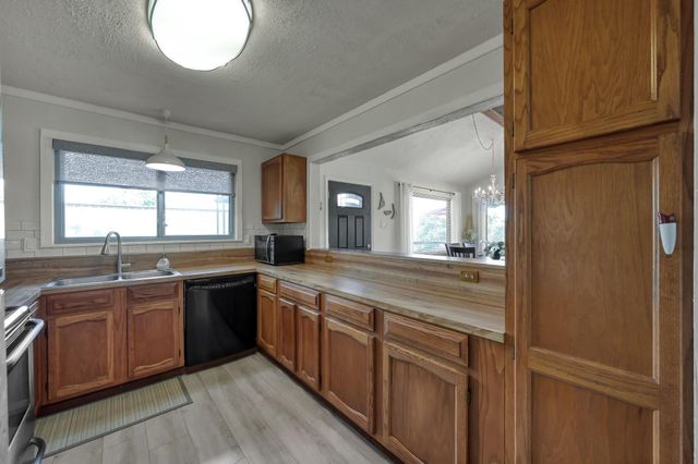 71 Edgewater Way, Point Blank, TX 77364