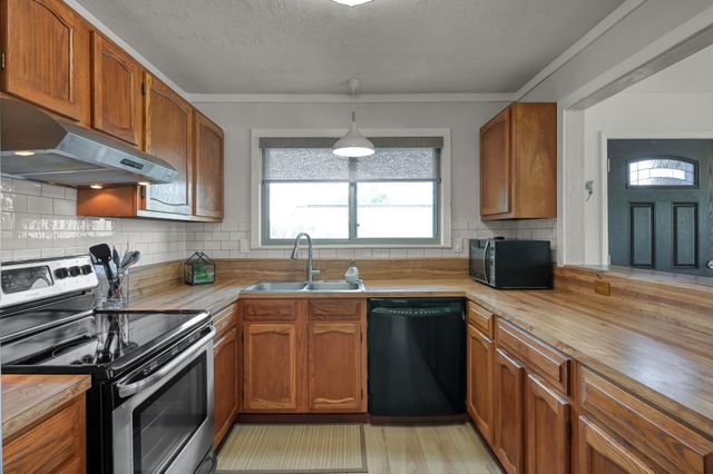 71 Edgewater Way, Point Blank, TX 77364