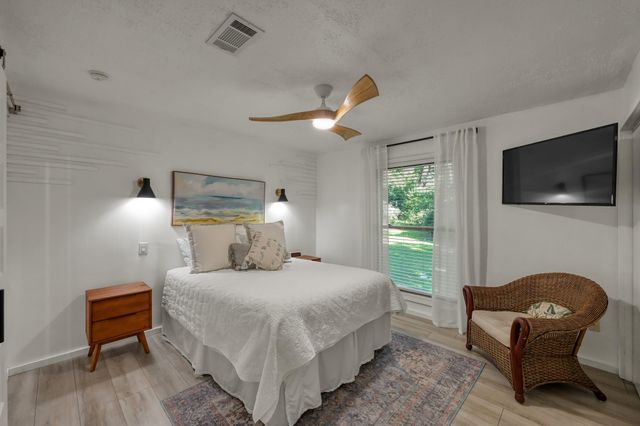 71 Edgewater Way, Point Blank, TX 77364