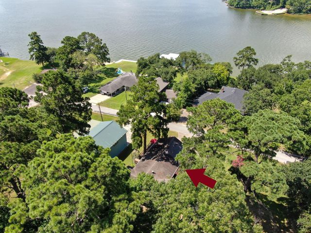 71 Edgewater Way, Point Blank, TX 77364