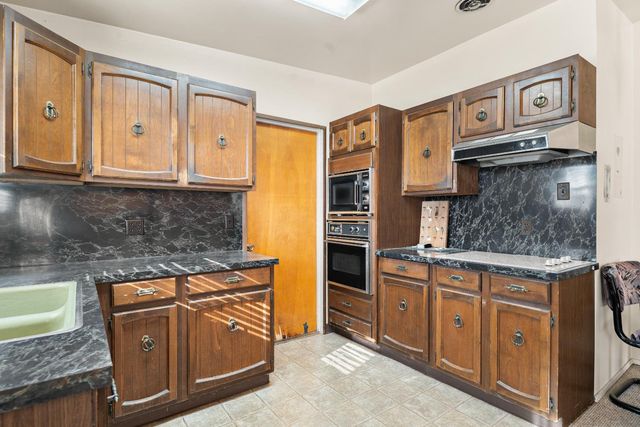 2043 Ellis St, Modesto, CA 95354