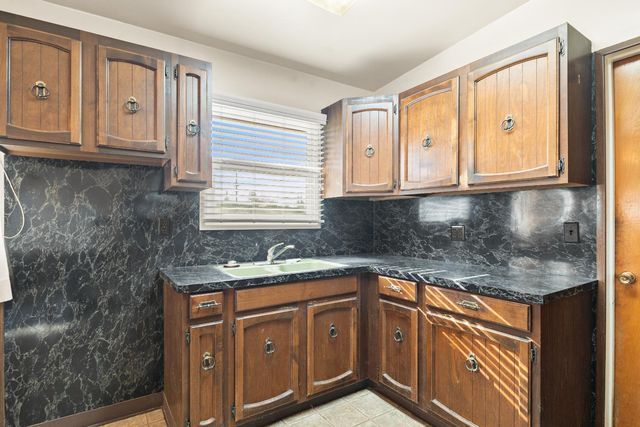 2043 Ellis St, Modesto, CA 95354