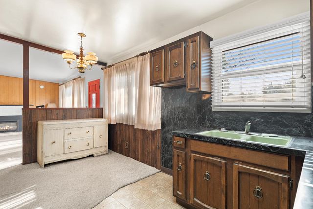 2043 Ellis St, Modesto, CA 95354