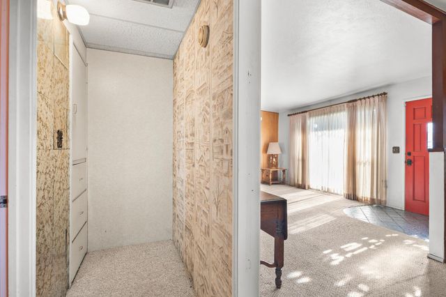 2043 Ellis St, Modesto, CA 95354