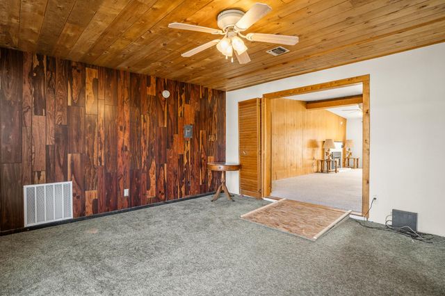 2043 Ellis St, Modesto, CA 95354