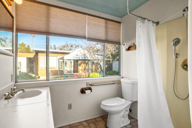 2043 Ellis St, Modesto, CA 95354