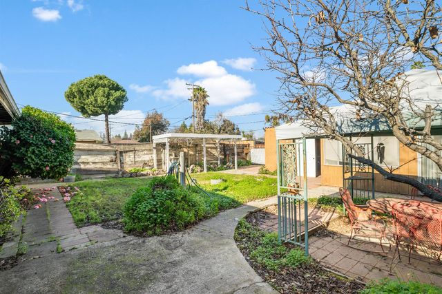 2043 Ellis St, Modesto, CA 95354