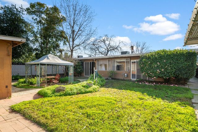 2043 Ellis St, Modesto, CA 95354