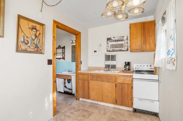 2043 Ellis St, Modesto, CA 95354