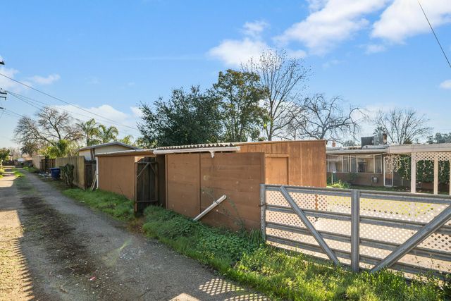 2043 Ellis St, Modesto, CA 95354