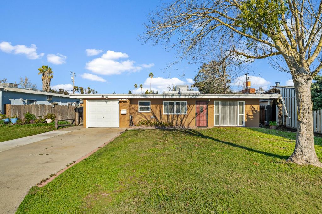 2043 Ellis St, Modesto, CA 95354