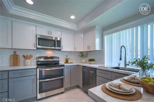 1 Dogwood North, Irvine, CA 92612