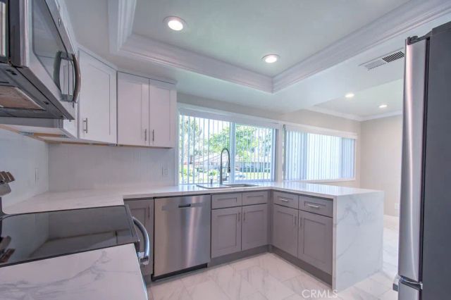 1 Dogwood North, Irvine, CA 92612