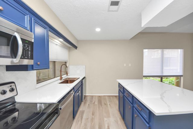 651 Davis Road, League City, TX 77573