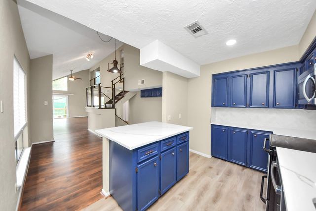 651 Davis Road, League City, TX 77573