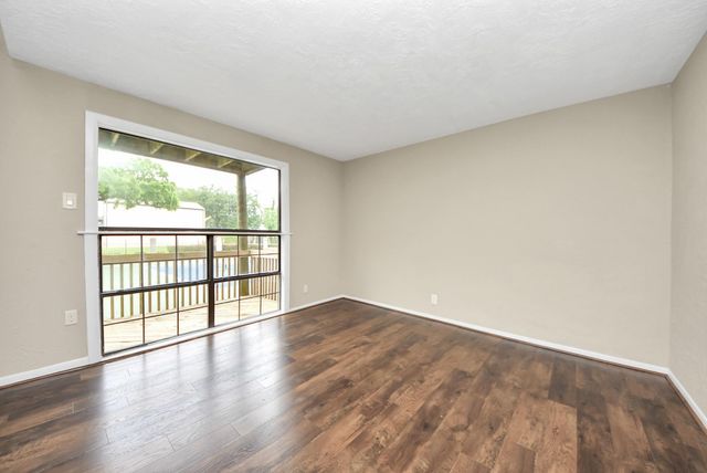 651 Davis Road, League City, TX 77573