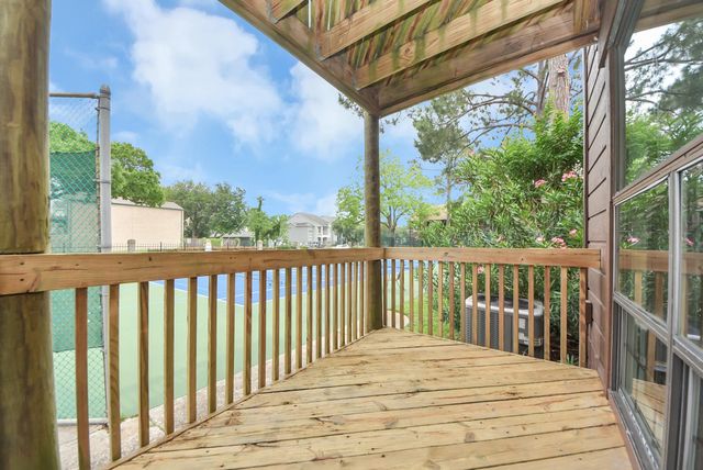 651 Davis Road, League City, TX 77573