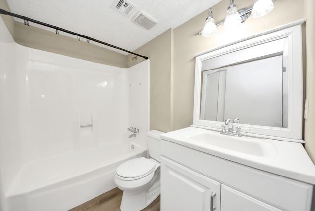 651 Davis Road, League City, TX 77573