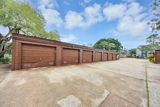 651 Davis Road, League City, TX 77573