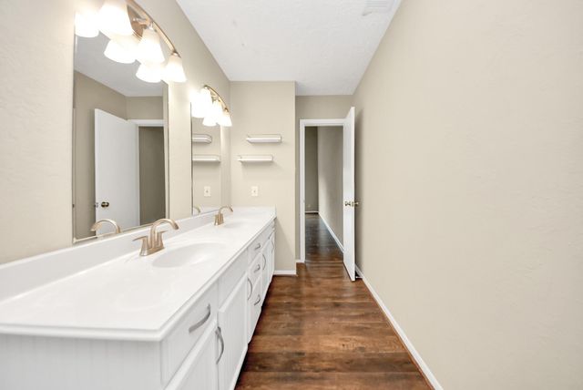 651 Davis Road, League City, TX 77573