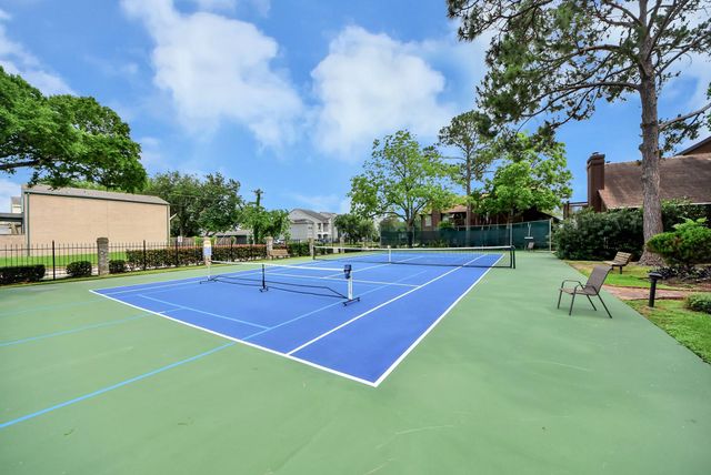 651 Davis Road, League City, TX 77573