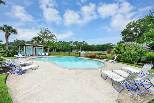 651 Davis Road, League City, TX 77573