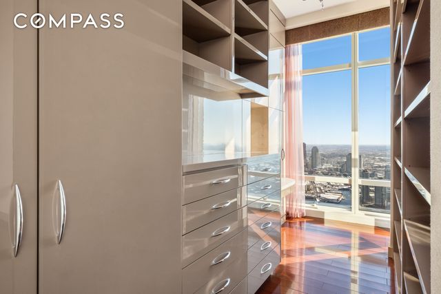 845 United Nations Plz Apt 86B, New York City, NY 10017