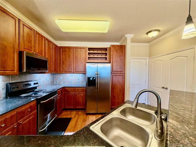 1711 Old Spanish Trail 407, Houston, TX 77054