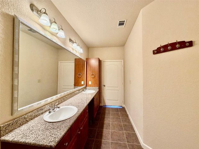 1711 Old Spanish Trail 407, Houston, TX 77054