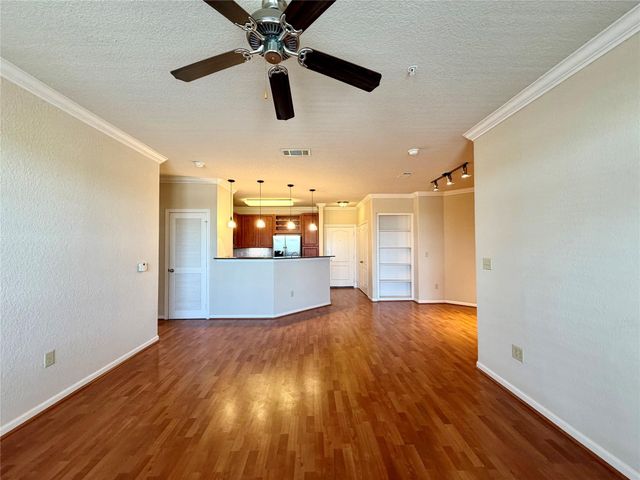 1711 Old Spanish Trail 407, Houston, TX 77054