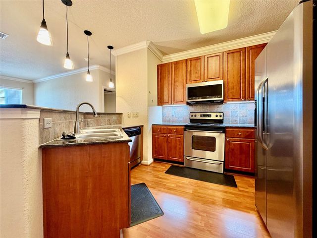 1711 Old Spanish Trail 407, Houston, TX 77054