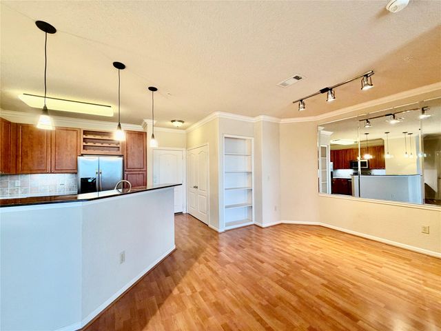 1711 Old Spanish Trail 407, Houston, TX 77054