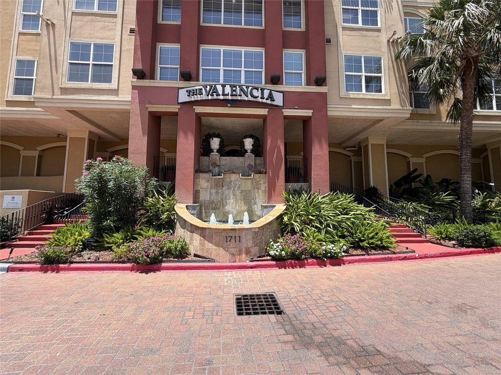 1711 Old Spanish Trail 407, Houston, TX 77054