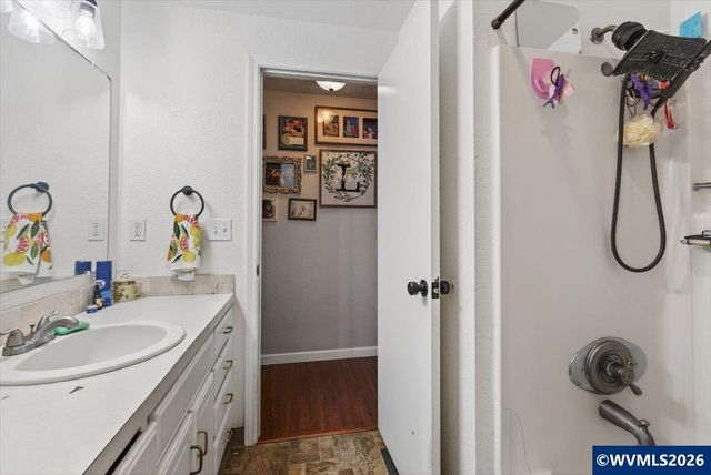 990 Hazel St, Aumsville, OR 97325