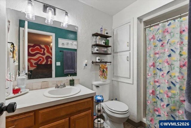 990 Hazel St, Aumsville, OR 97325