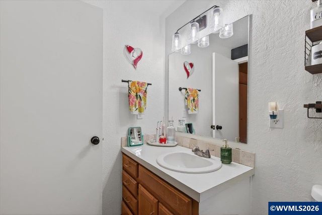 990 Hazel St, Aumsville, OR 97325