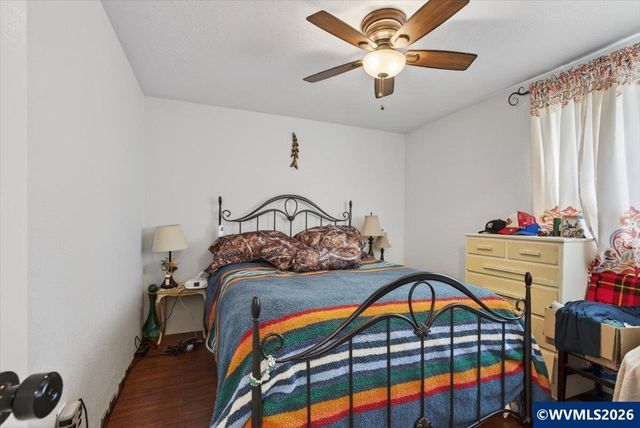 990 Hazel St, Aumsville, OR 97325