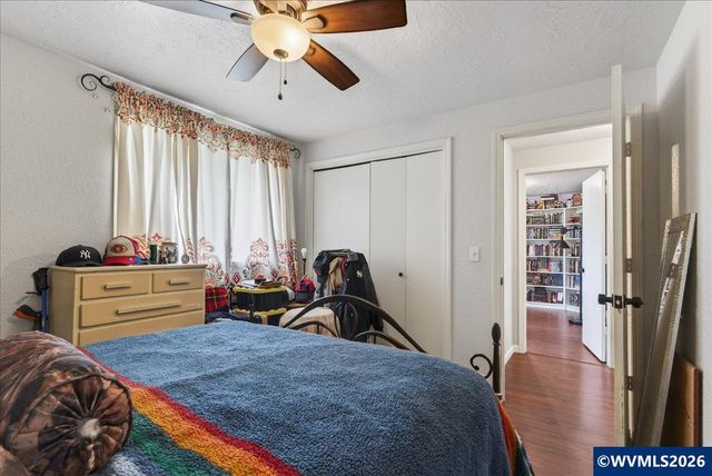 990 Hazel St, Aumsville, OR 97325