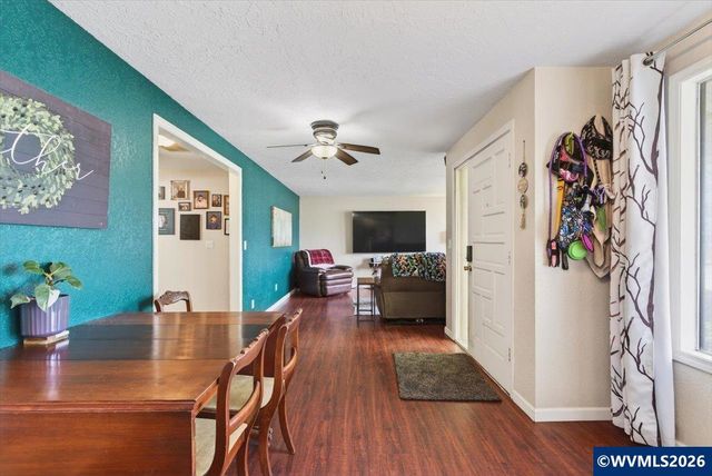 990 Hazel St, Aumsville, OR 97325